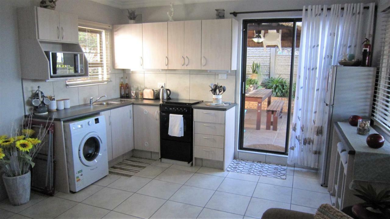 See Rus Self Catering Unit In Westbrook Kzn Private Neat And Cosy Экстерьер фото