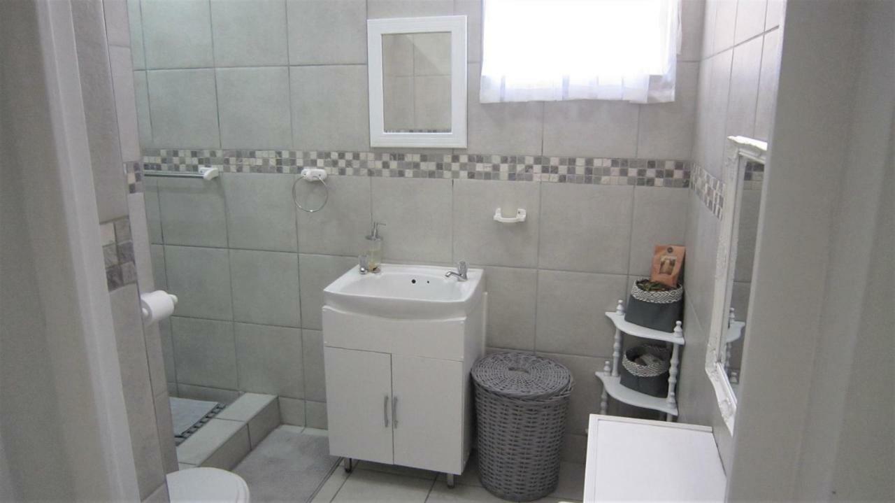 See Rus Self Catering Unit In Westbrook Kzn Private Neat And Cosy Экстерьер фото